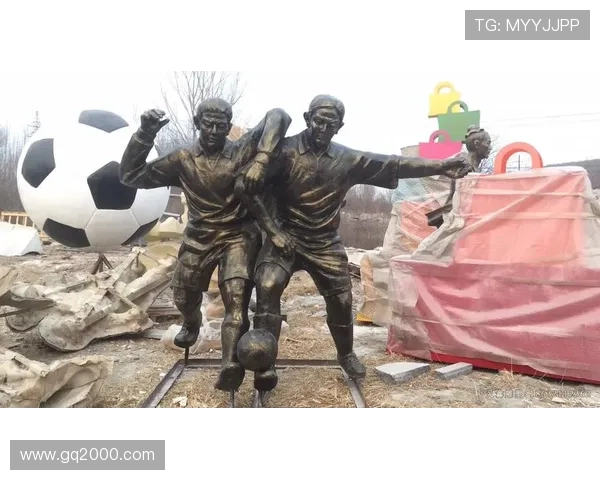 公园足球明星雕塑作品展现运动精神与艺术魅力的完美结合 公园足球明星雕塑作品展现运动精神与艺术魅力的完美结合