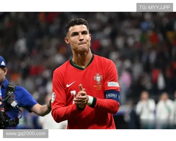 最近最火足球明星是谁他在赛场上的表现为何引发热议