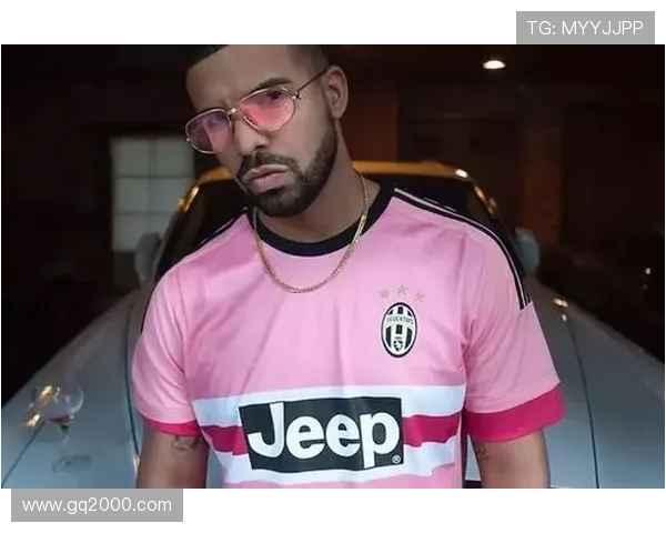 足球明星日常穿搭揭秘从球场到街头的时尚转变与个性表达